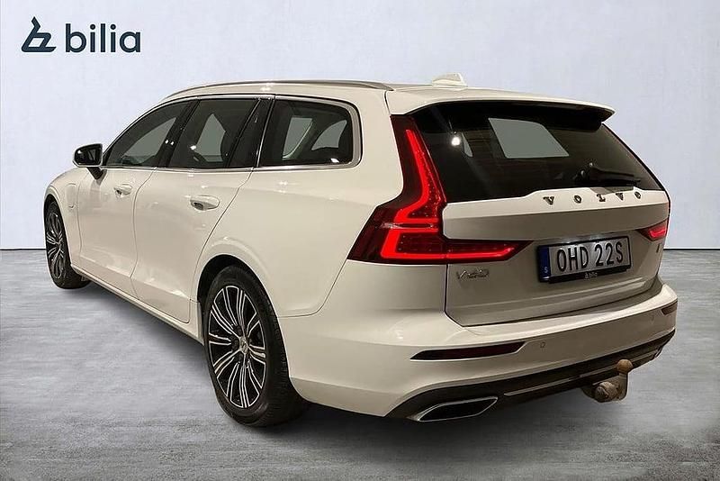 Begagnad Volvo V60 253 HK (186 kW) 2022 Vit Kombi