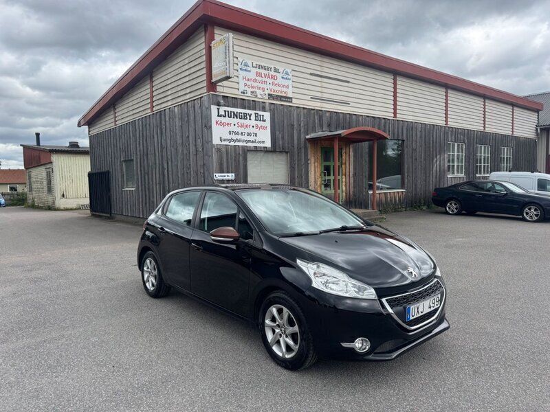 Svart Begagnad 2012 Peugeot 208 Halvkombi | 60 000 kr (Lite dyr) - Bild 1/4