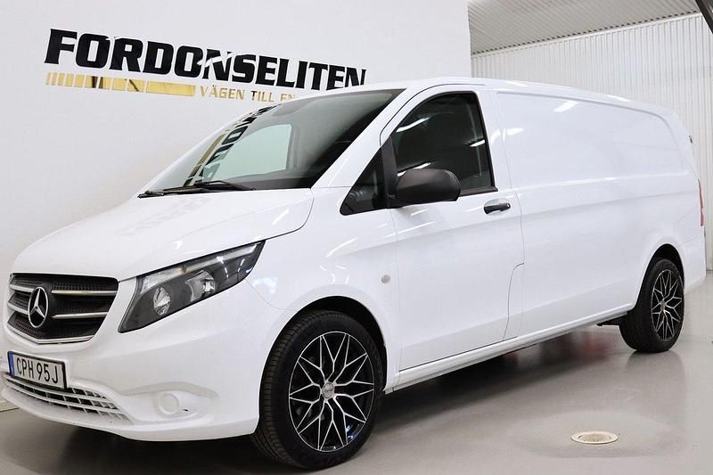 Silver Begagnad 2019 Mercedes Vito Minibuss | 229 800 kr (Bra pris) - Bild 1/4