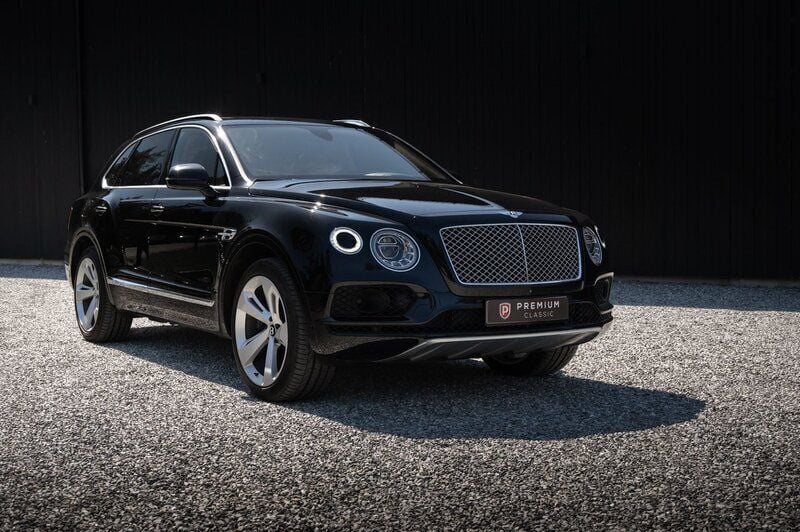 Svart (svartmetallic) Begagnad 2016 Bentley Bentayga SUV | 895 000 kr - Bild 1/4