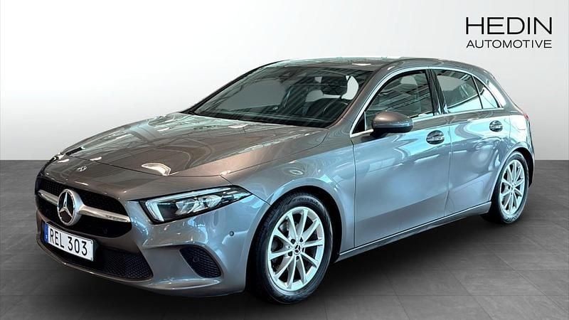 Mörkgrå (grey) Begagnad 2019 Mercedes A180 Kombi | 209 900 kr (Bra pris) - Bild 1/4