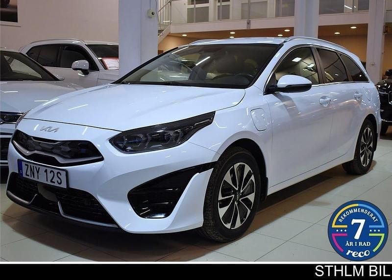 Vit Begagnad 2021 Kia Ceed Sportswagon Advance Kombi | 229 000 kr (Bra pris) - Bild 1/4
