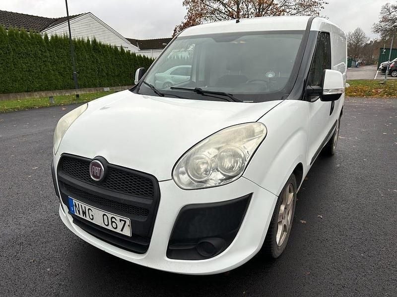 Vit Begagnad 2013 Fiat Doblò Minibuss | 36 900 kr (Bra pris) - Bild 1/4