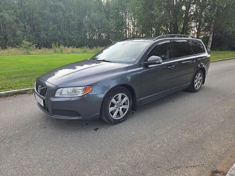 Grå Begagnad 2011 Volvo V70 Drive Kinetic Kombi | 59 000 kr (Marknadspris) - Bild 1/4