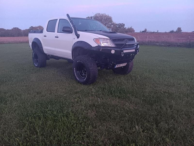 Vit Begagnad 2008 Toyota HiLux Pickup | 145 000 kr (Marknadspris) - Bild 1/4