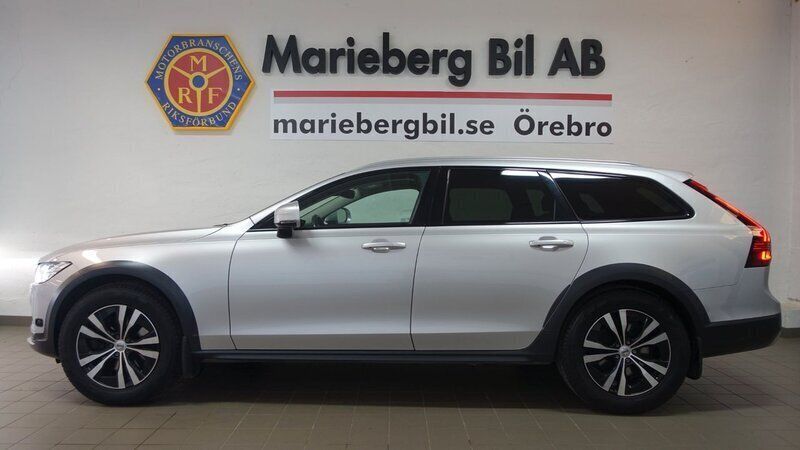Silver Begagnad 2020 Volvo V90 CC Kombi | 319 900 kr (Marknadspris) - Bild 1/4