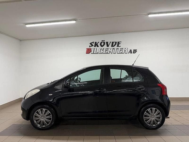 Svart Begagnad 2006 Toyota Yaris Halvkombi | 29 900 kr (Marknadspris) - Bild 1/4