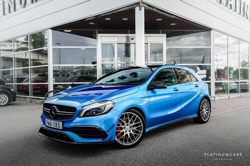 Blå Begagnad 2016 Mercedes A45 AMG AMG Halvkombi | 299 000 kr (Marknadspris) - Bild 1/4