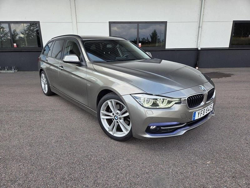 Silver Begagnad 2017 BMW 320 Kombi | 214 500 kr (Marknadspris) - Bild 1/4