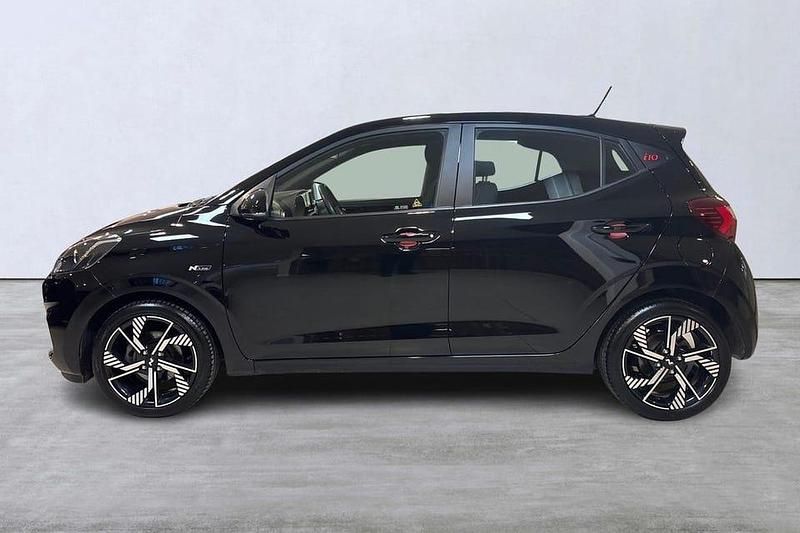 Begagnad Hyundai i10 101 HK (74 kW) 2023 Svart Halvkombi