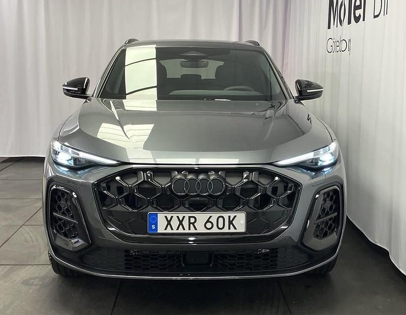 Ny Audi Q5 Sportback S-Line 367 HK (269 kW) 2025 Daytonagrå pärleffekt SUV