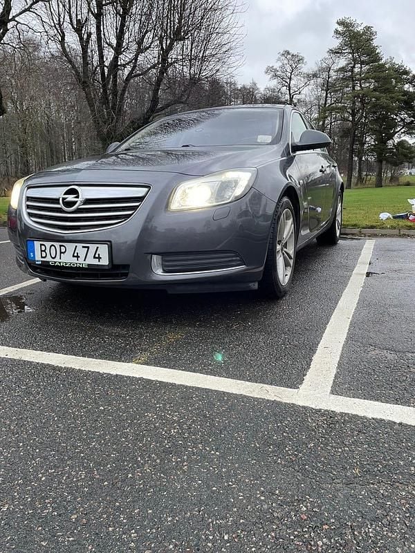 Begagnad 2009 Opel Insignia Halvkombi | 40 000 kr (Bra pris) - Bild 1/4