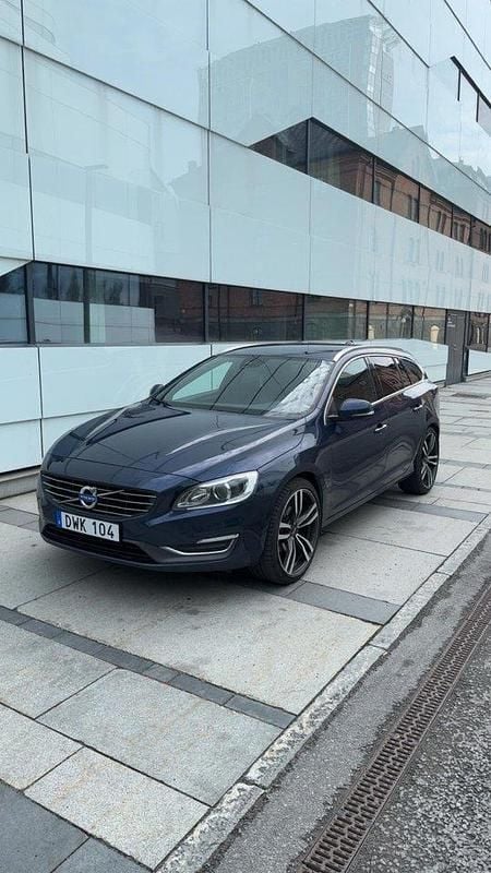 Blå Begagnad 2015 Volvo V60 Summum Kombi | 115 000 kr (Lite dyr) - Bild 1/4