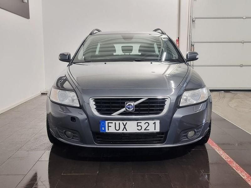 Begagnad Volvo V50 Momentum 180 HK (132 kW) 2007 Grå Kombi