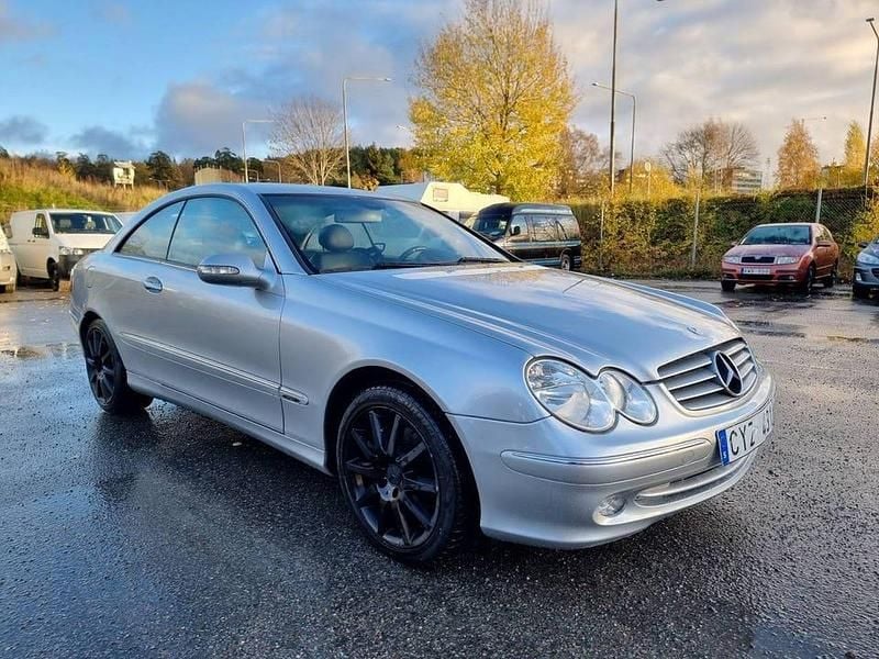 Silver Begagnad 2003 Mercedes CLK320 Elegance Sportkupé | 69 900 kr - Bild 1/4