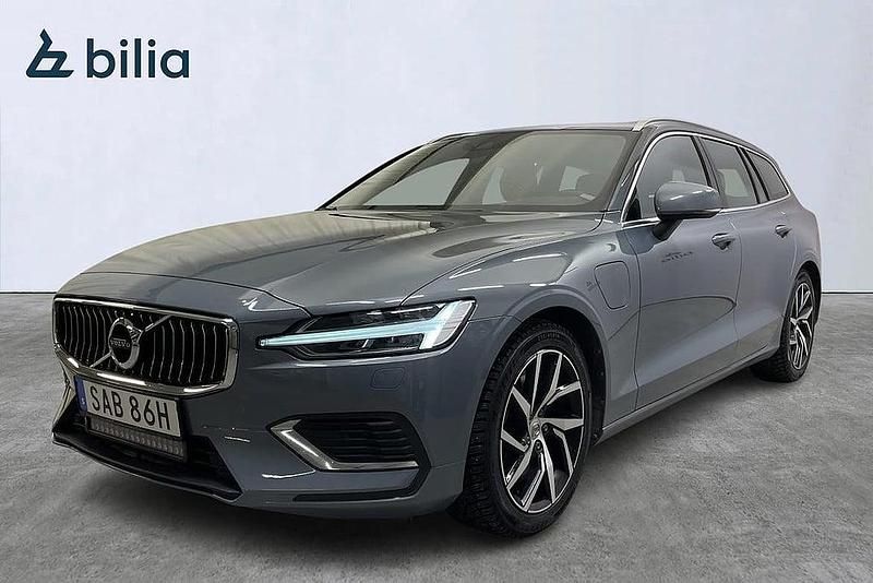 Grå Begagnad 2021 Volvo V60 Inscription Kombi | 349 900 kr (Marknadspris) - Bild 1/4