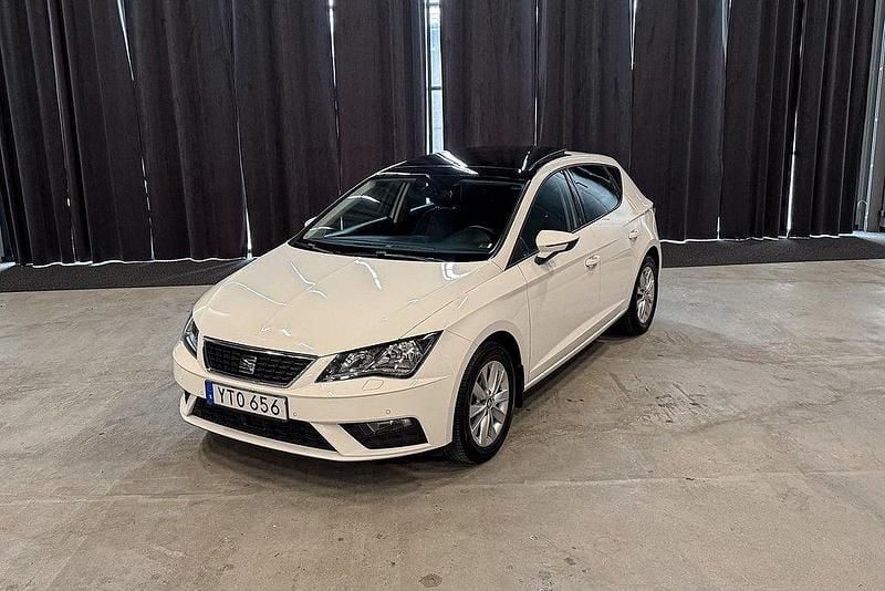 Vit Begagnad 2018 Seat Leon Style Halvkombi | 139 900 kr (Marknadspris) - Bild 1/4