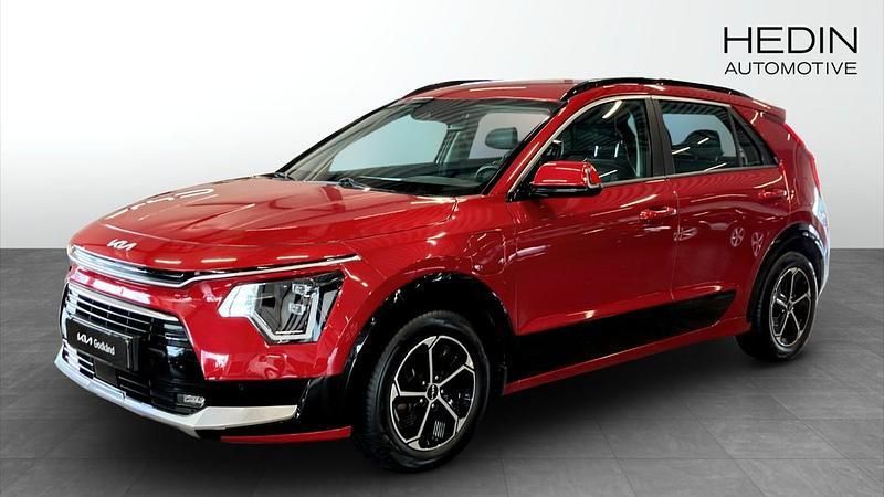 Röd (red) Begagnad 2022 Kia Niro SUV | 319 900 kr (Lite dyr) - Bild 1/4