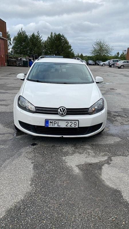 Vit Begagnad 2010 VW Golf VI Kombi | 59 900 kr (Marknadspris) - Bild 1/4