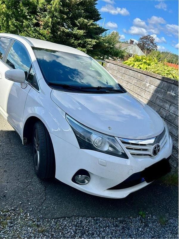 Vit Begagnad 2015 Toyota Avensis Edition Kombi | 75 000 kr (Marknadspris) - Bild 1/4
