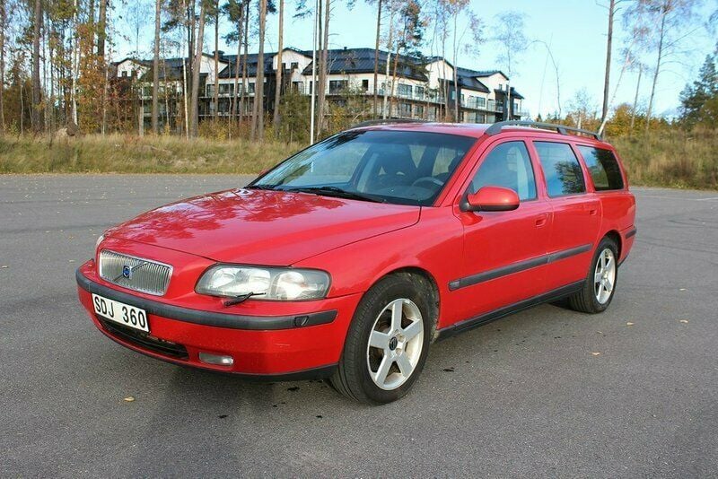 Röd Begagnad 2000 Volvo V70 Kombi | 24 900 kr (Marknadspris) - Bild 1/4