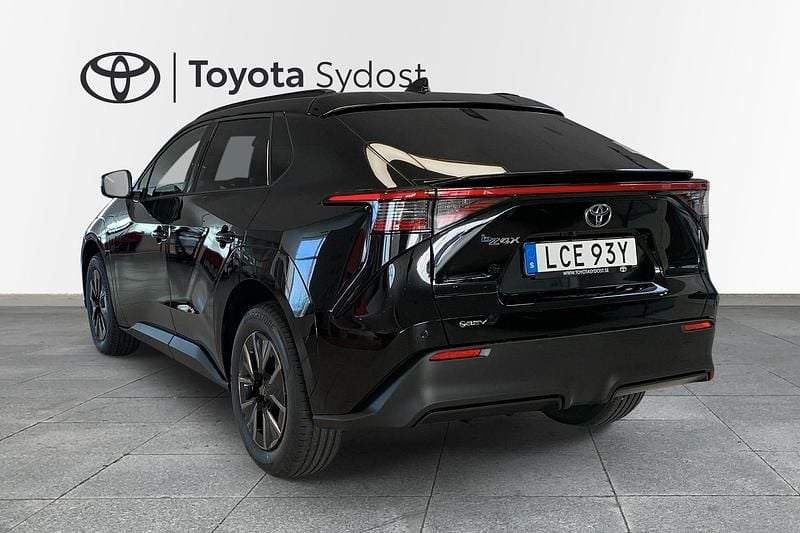 Ny Toyota bZ4X 2025 Svart SUV