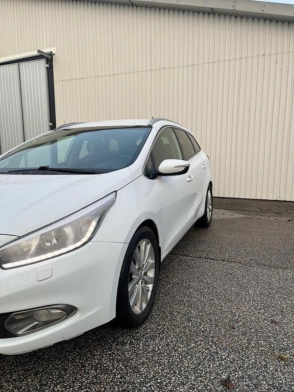 Begagnad Kia Ceed Sportswagon 128 HK (94 kW) 2014 Kombi