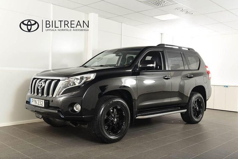 Svart Begagnad 2015 Toyota Land Cruiser Executive SUV | 399 900 kr (Marknadspris) - Bild 1/4