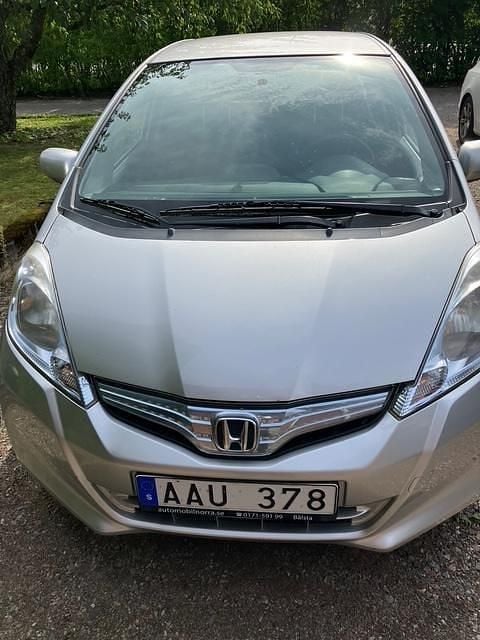 Silver Begagnad 2012 Honda Jazz Halvkombi | 70 000 kr (Marknadspris) - Bild 1/4