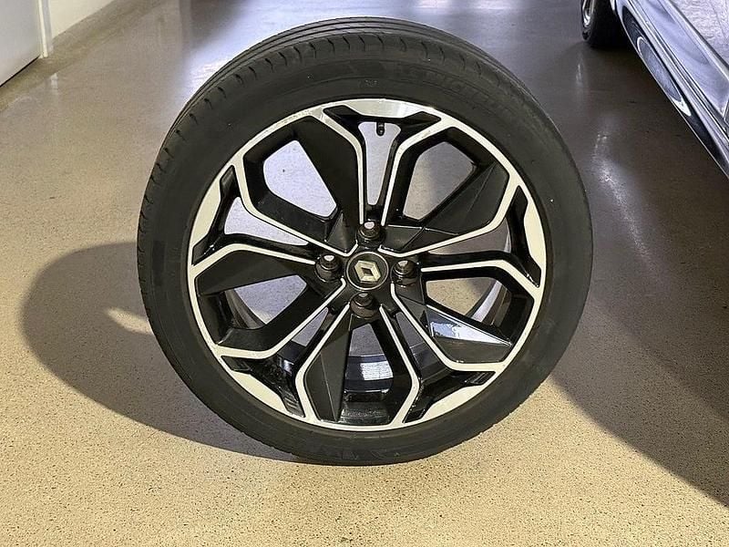 Begagnad Renault Clio IV Intens 90 HK (66 kW) 2018 Svart Halvkombi