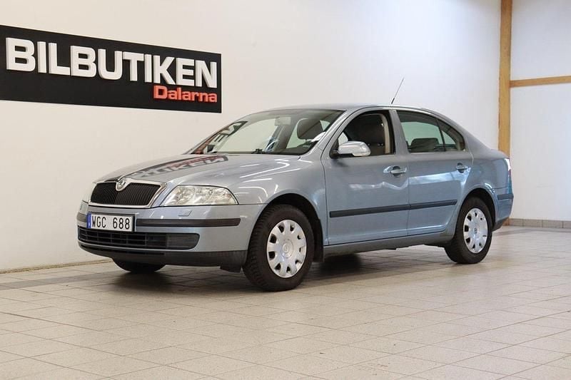 Mörkgrå Begagnad 2004 Skoda Octavia Halvkombi | 29 500 kr (Bra pris) - Bild 1/4