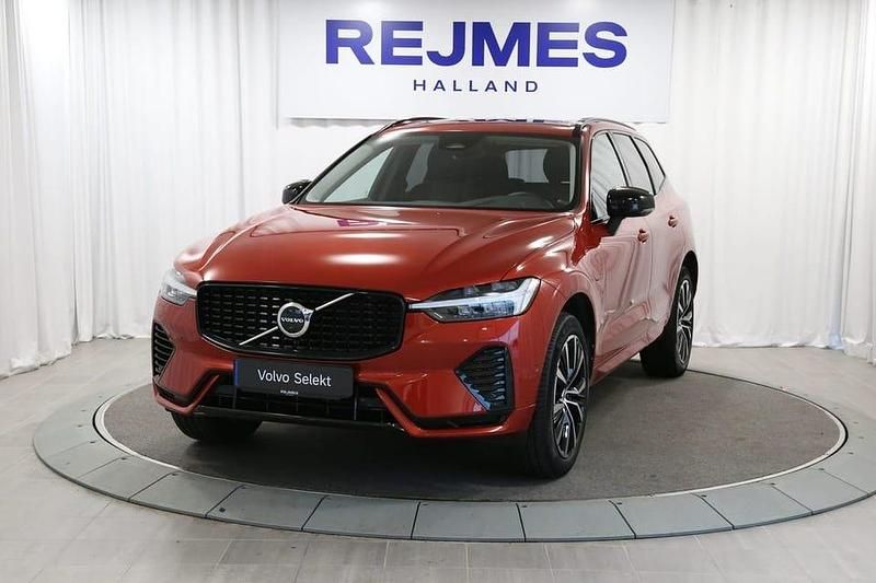 Röd Begagnad 2023 Volvo XC60 Plus SUV | 519 500 kr - Bild 1/4