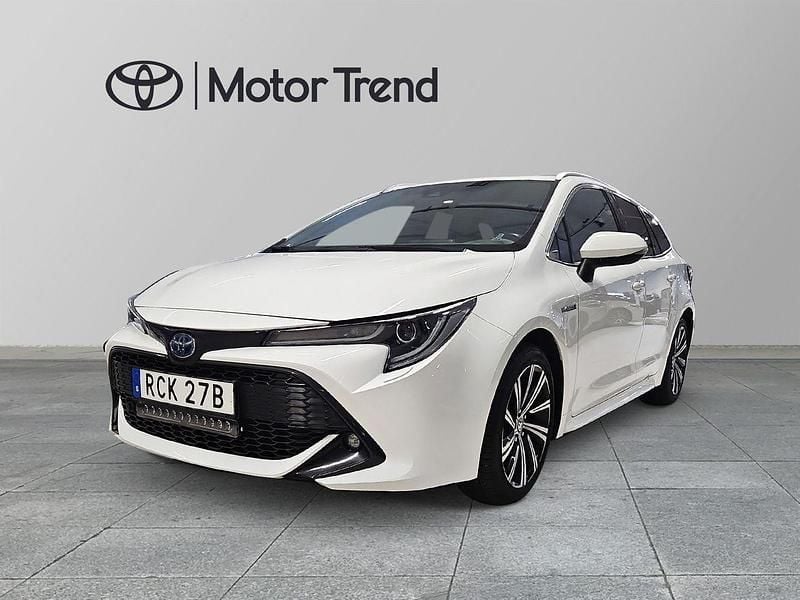 Vit Begagnad 2021 Toyota Corolla Style Kombi | 234 000 kr (Bra pris) - Bild 1/4
