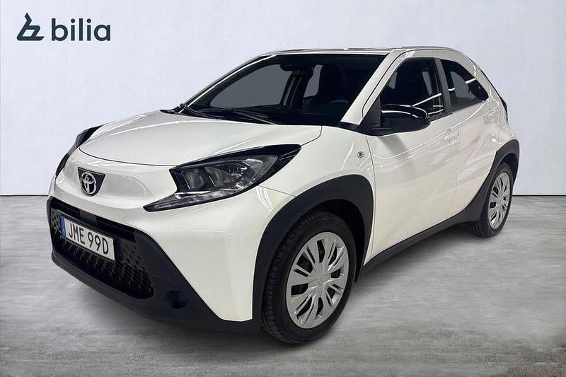 Vit Begagnad 2022 Toyota Aygo X Play SUV | 184 900 kr (Lite dyr) - Bild 1/3