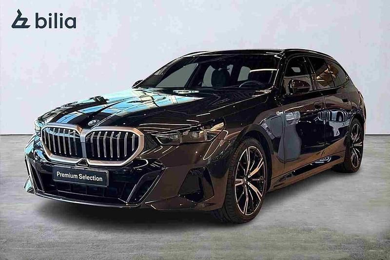 Grå Begagnad 2025 BMW 530e Kombi | 649 900 kr - Bild 1/1