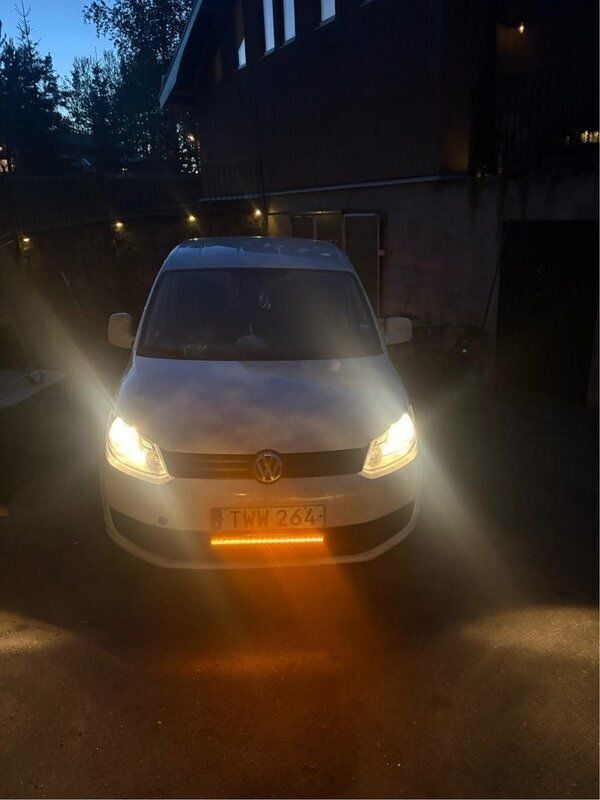 Vit Begagnad 2015 VW Caddy Minibuss | 80 000 kr (Superpris) - Bild 1/4