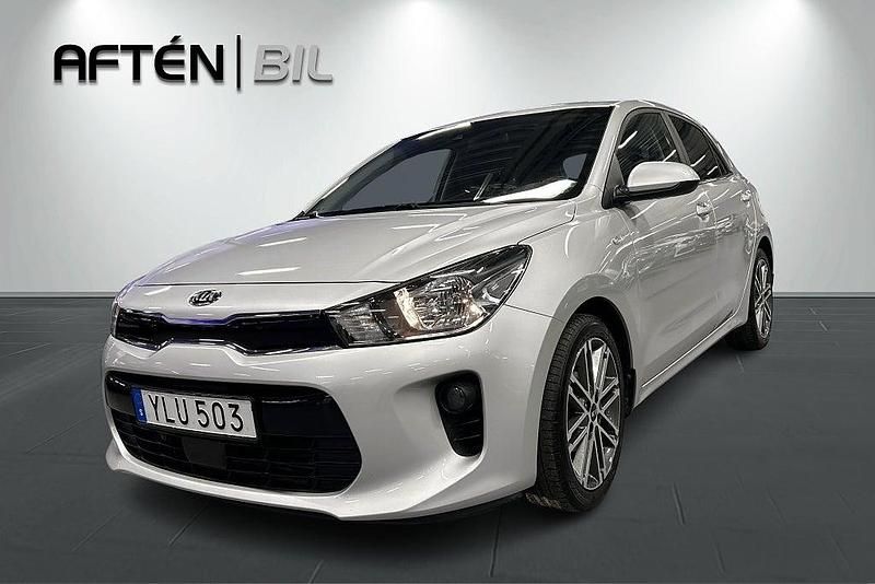 Grå Begagnad 2017 Kia Rio Advance Halvkombi | 119 000 kr (Marknadspris) - Bild 1/3