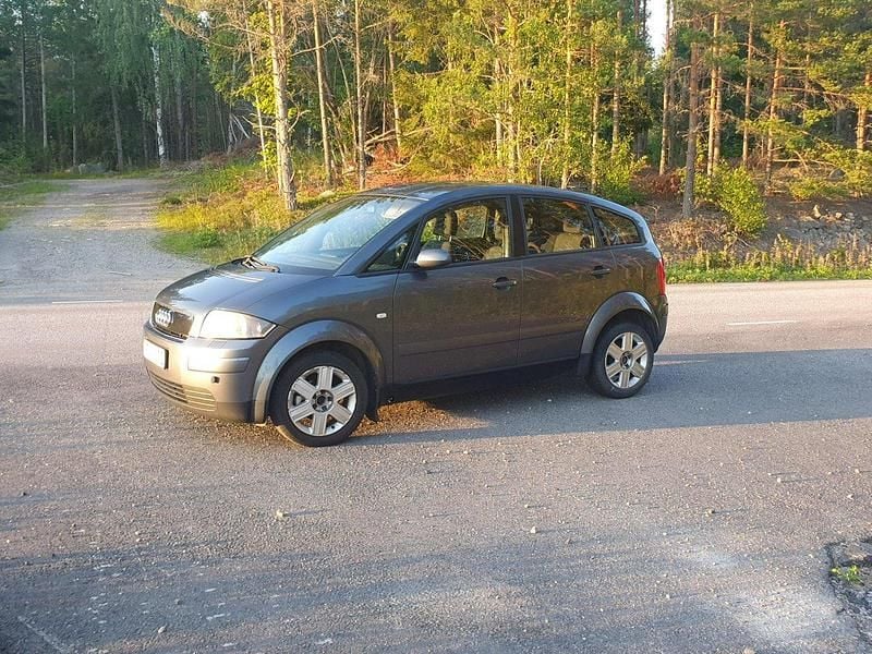 Grå Begagnad 2002 Audi A2 Halvkombi | 22 000 kr (Marknadspris) - Bild 1/4