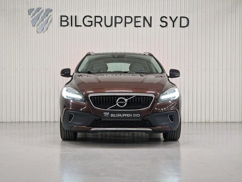 Begagnad Volvo V40 Summum 190 HK (139 kW) 2016 Brun Halvkombi