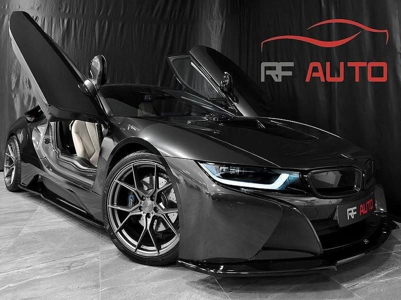 Grå Begagnad 2017 BMW i8 Sportkupé | 619 900 kr - Bild 1/4