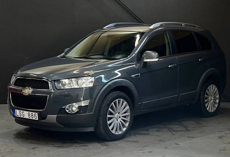 Grå Begagnad 2011 Chevrolet Captiva SUV | 69 900 kr (Lite dyr) - Bild 1/4
