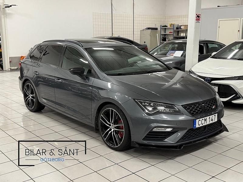 Grå Begagnad 2018 Seat Leon ST 4Drive Kombi | 219 900 kr (Lite dyr) - Bild 1/4
