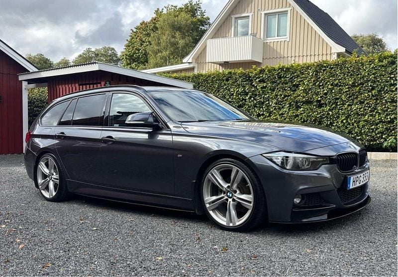 Grå Begagnad 2018 BMW 320 M Sport Kombi | 219 000 kr (Lite dyr) - Bild 1/4