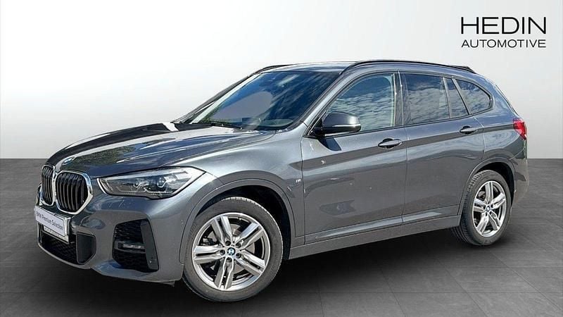 Grå (grey) Begagnad 2020 BMW X1 M Sport SUV | 324 700 kr (Lite dyr) - Bild 1/4