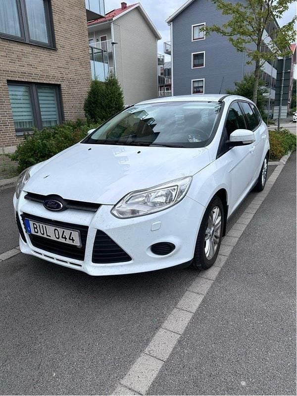Vit Begagnad 2014 Ford Focus Trend Kombi | 55 000 kr (Marknadspris) - Bild 1/4