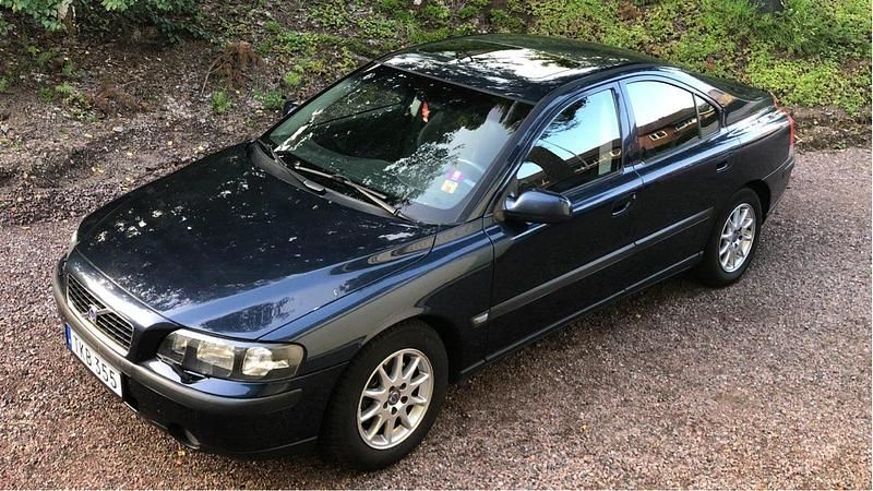 Blå Begagnad 2001 Volvo S60 Sedan | 40 000 kr (Lite dyr) - Bild 1/3