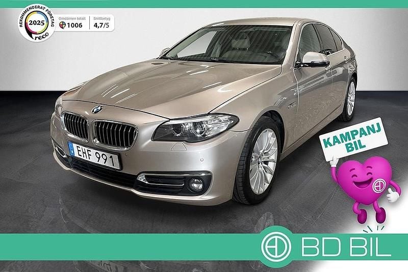 Silver (cashmere silvermetallic) Begagnad 2014 BMW 528 Luxury Line Sedan | 159 900 kr (Marknadspris) - Bild 1/3