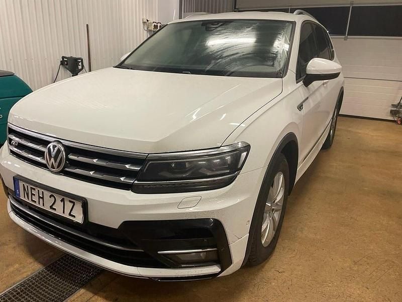 Vit Begagnad 2020 VW Tiguan Allspace R-line SUV | 319 000 kr (Marknadspris) - Bild 1/2