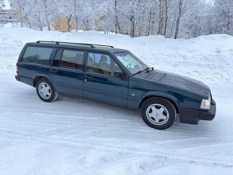 Begagnad Volvo 940 SE 165 HK (121 kW) 1993 Mörkgrön Kombi