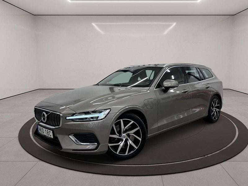 Grå Begagnad 2020 Volvo V60 Inscription Kombi | 314 500 kr (Marknadspris) - Bild 1/3